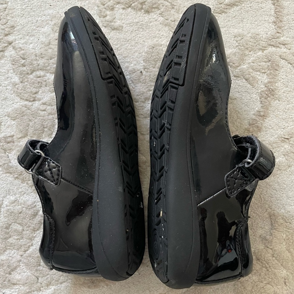 Stride Rite Kids Patent Velcro Flower Mary Jane Dress Shoes, Black Size 12.5 - Picture 2 of 9